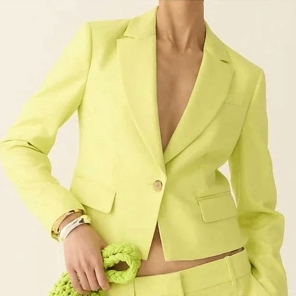 J.Crew Cropped Blazer in City Twill - Pale Kiwi
- Size 2 - Sustainable Fabric!